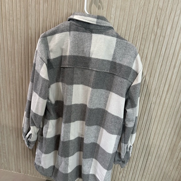 Grey & White Buffalo Check Shacket Sz Small Love Tree Oversized - Picture 2 of 8